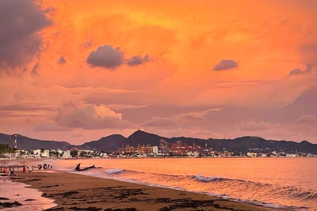 Espectacular Apto A Pie De Playa Con Vista Al Mar Manzanillo Bagian luar foto
